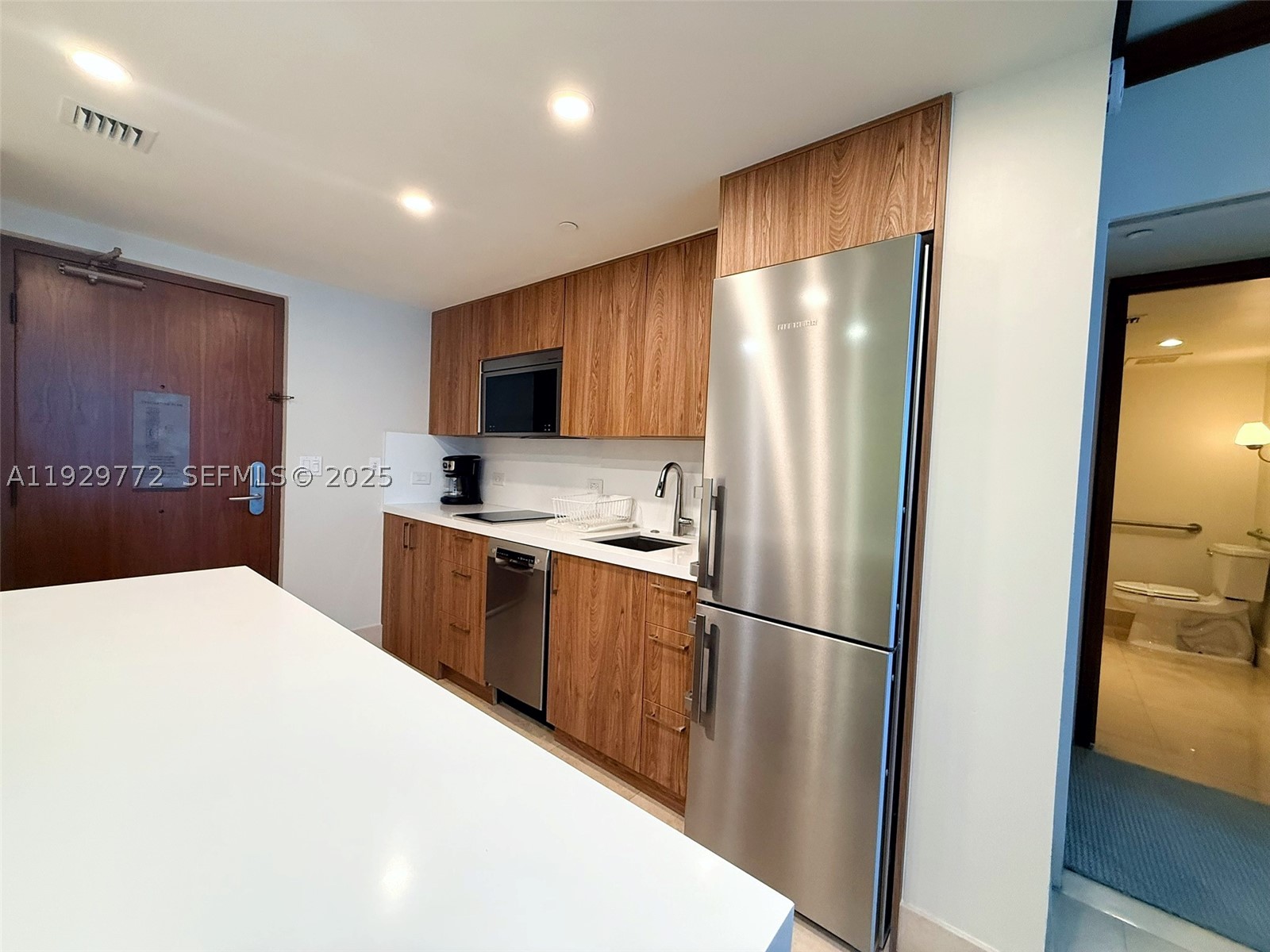 6801 Collins Ave #309, Miami Beach FL 33141