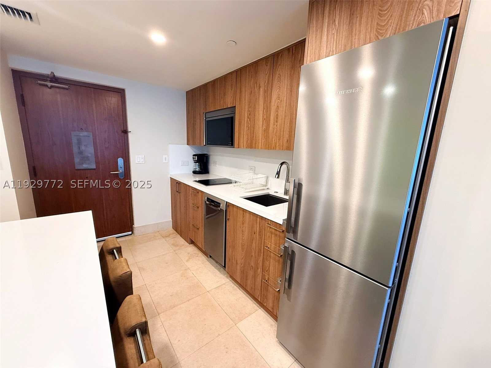 6801 Collins Ave #309, Miami Beach FL 33141