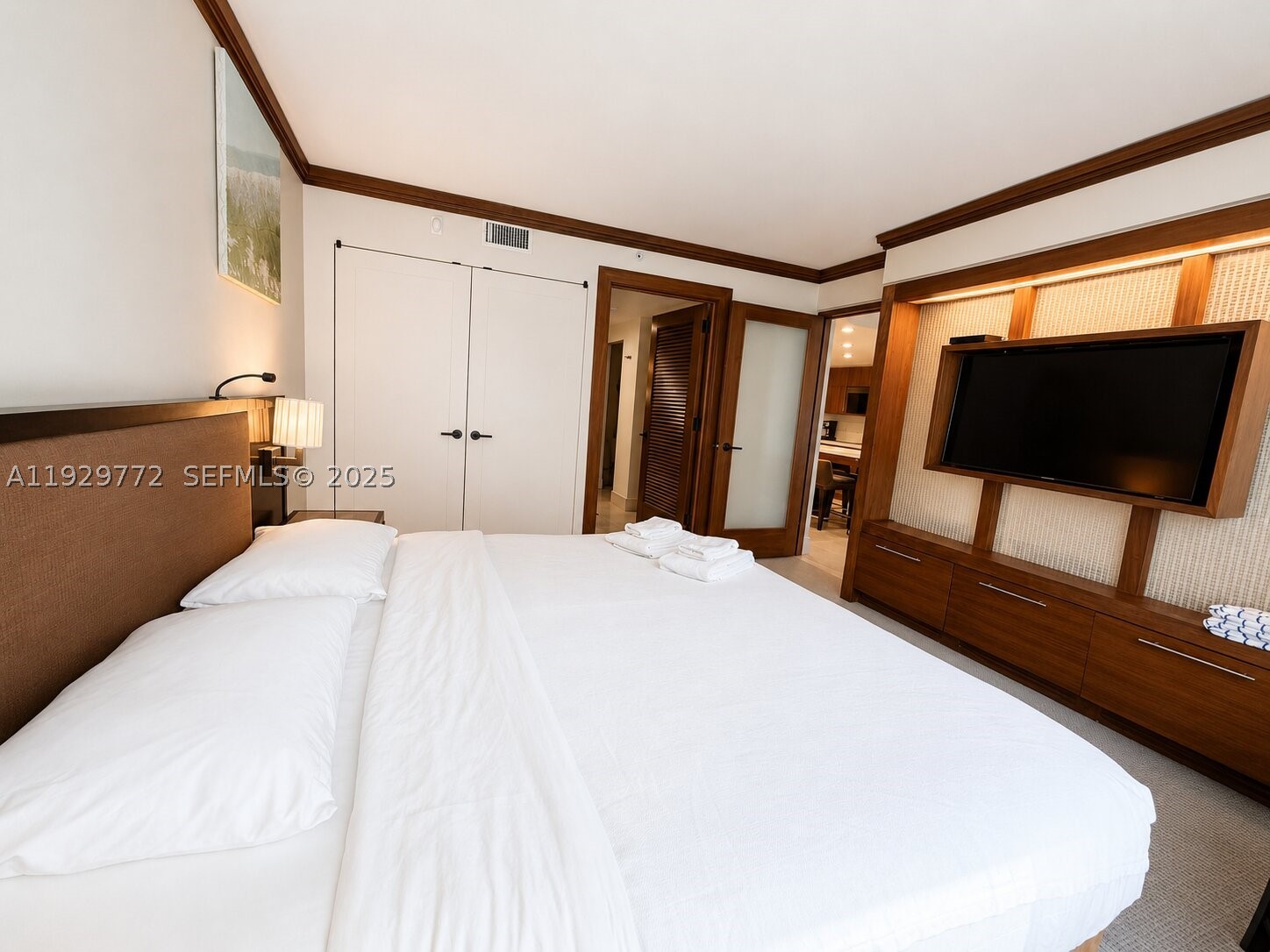 6801 Collins Ave #309, Miami Beach FL 33141