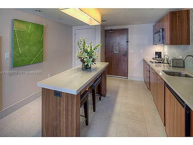 6801 Collins Ave #309, Miami Beach FL 33141
