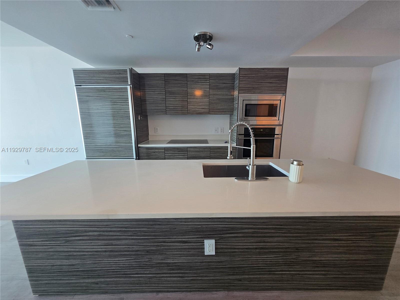 460 NE 28th St #2407, Miami FL 33137