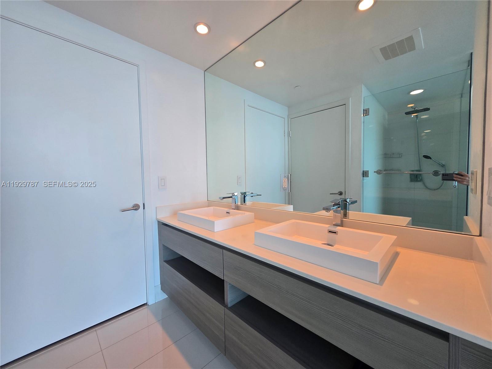 460 NE 28th St #2407, Miami FL 33137