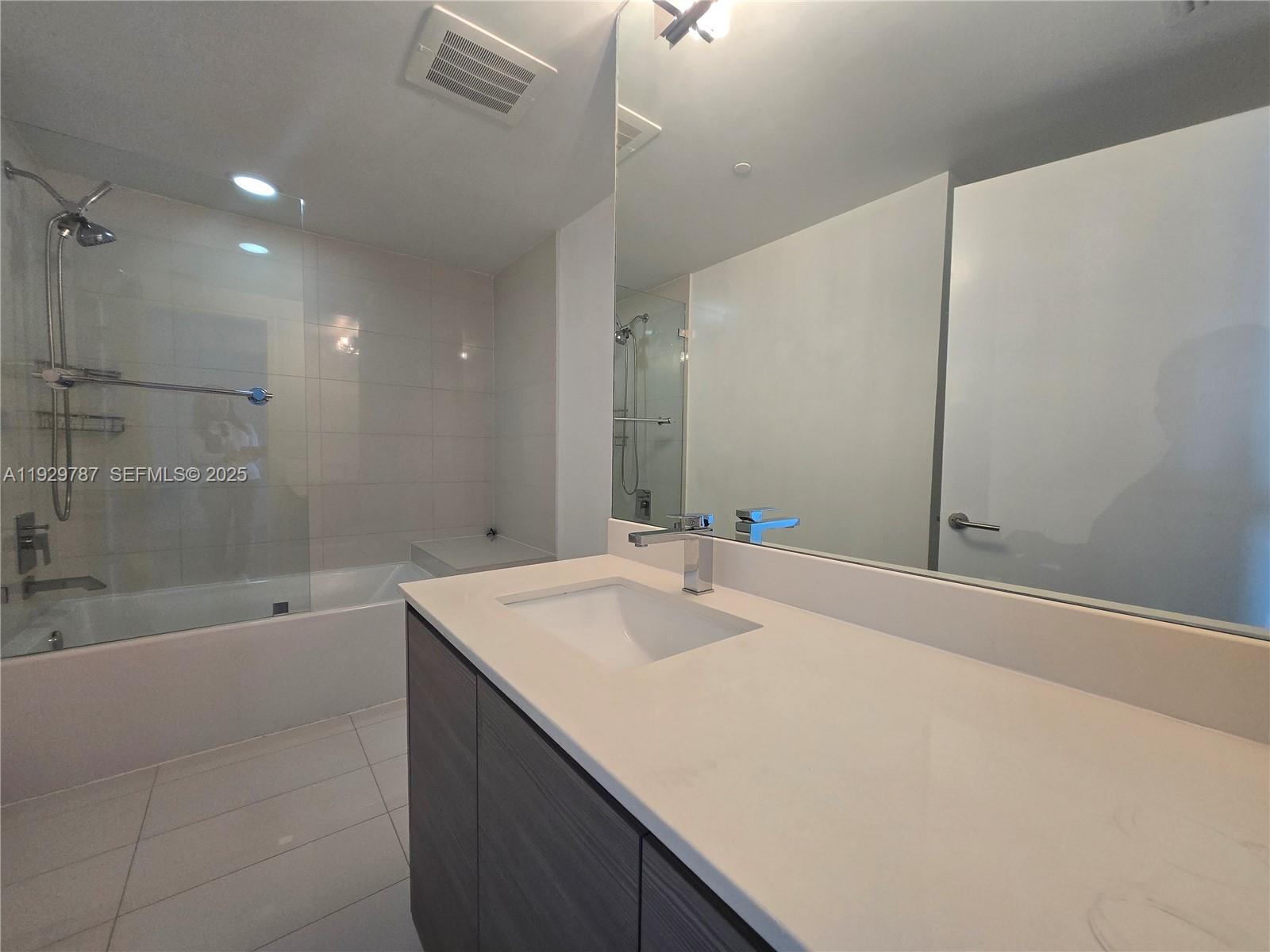 460 NE 28th St #2407, Miami FL 33137