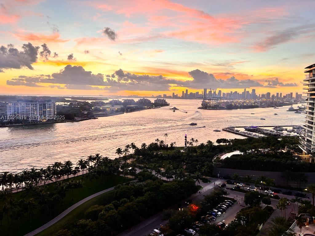 400 S Pointe Dr #2105, Miami Beach FL 33139