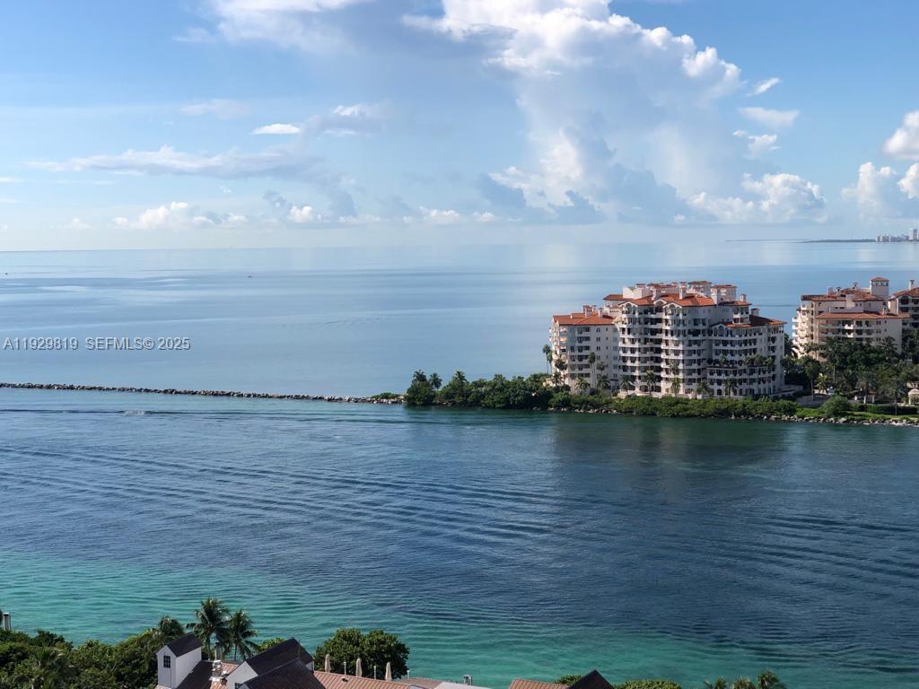 400 S Pointe Dr #2105, Miami Beach FL 33139