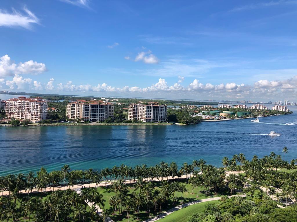 400 S Pointe Dr #2105, Miami Beach FL 33139