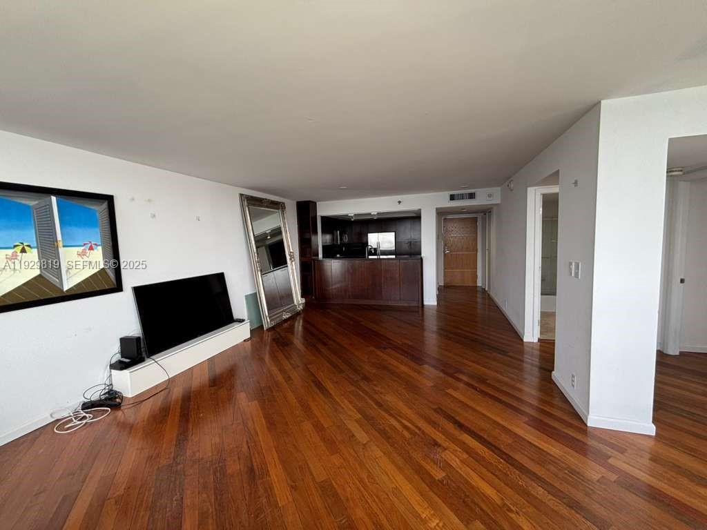 400 S Pointe Dr #2105, Miami Beach FL 33139