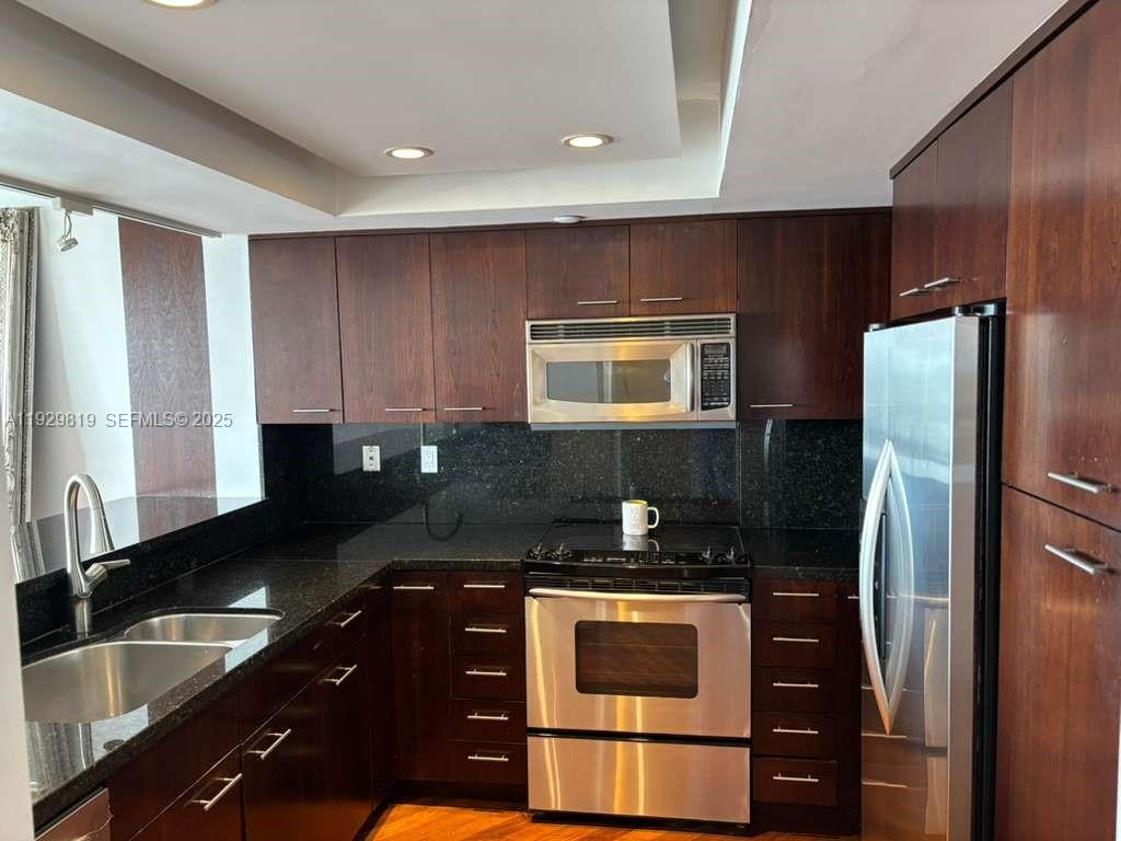 400 S Pointe Dr #2105, Miami Beach FL 33139