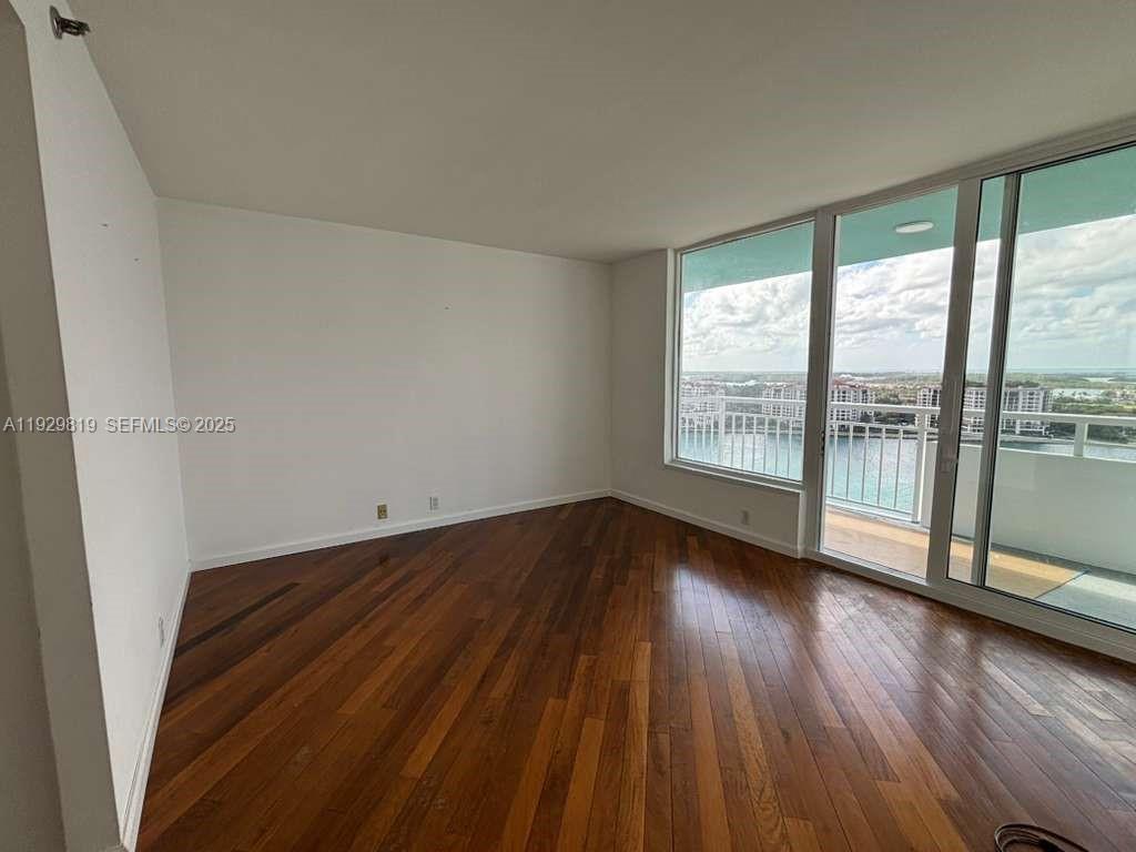400 S Pointe Dr #2105, Miami Beach FL 33139