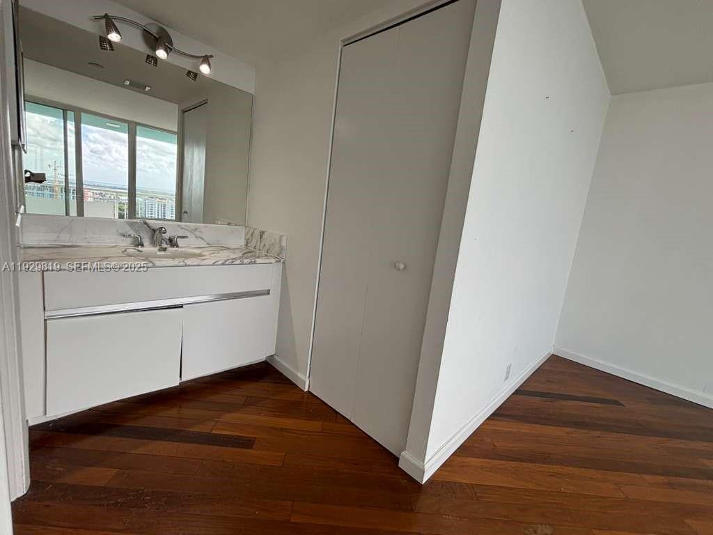 400 S Pointe Dr #2105, Miami Beach FL 33139