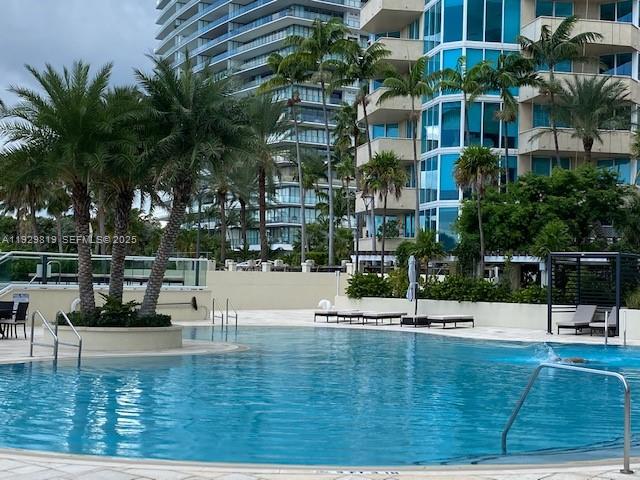 400 S Pointe Dr #2105, Miami Beach FL 33139