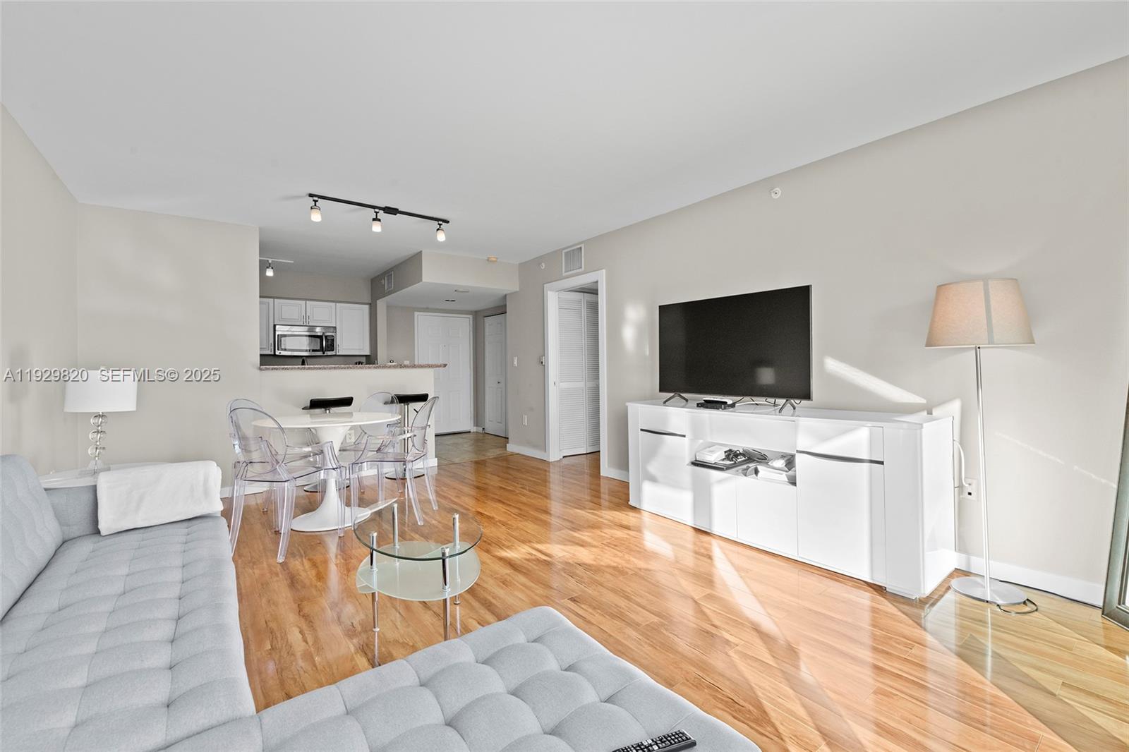 1155 Brickell Bay Dr #2605, Miami FL 33131