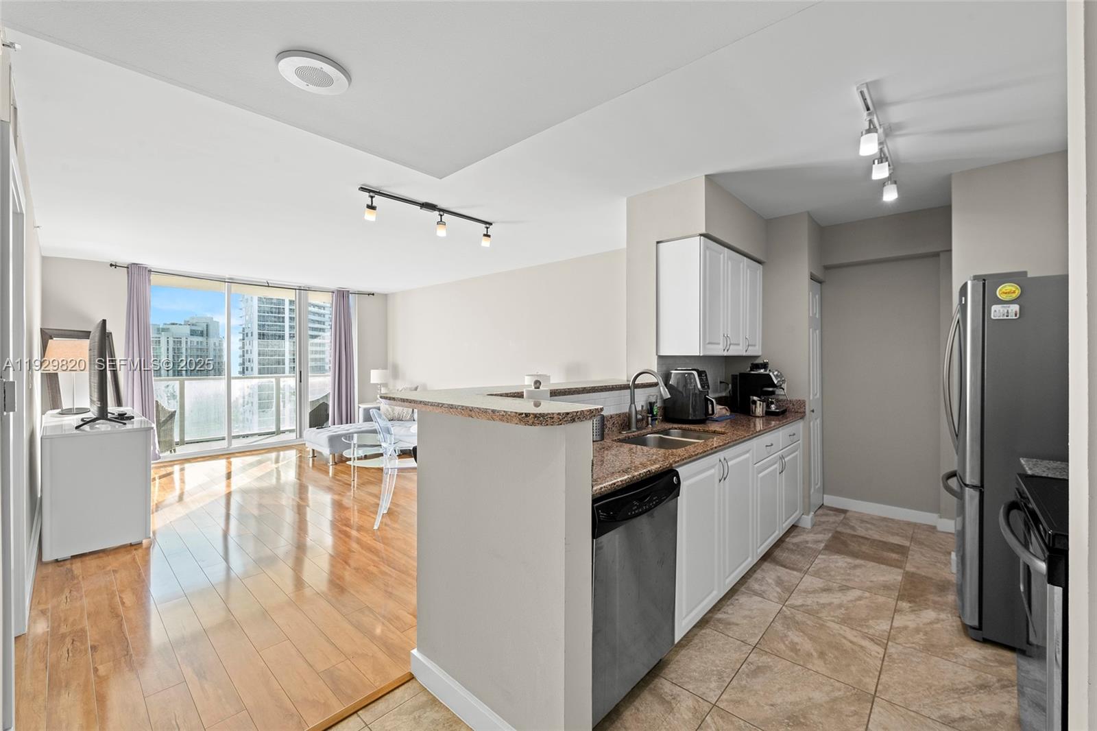 1155 Brickell Bay Dr #2605, Miami FL 33131