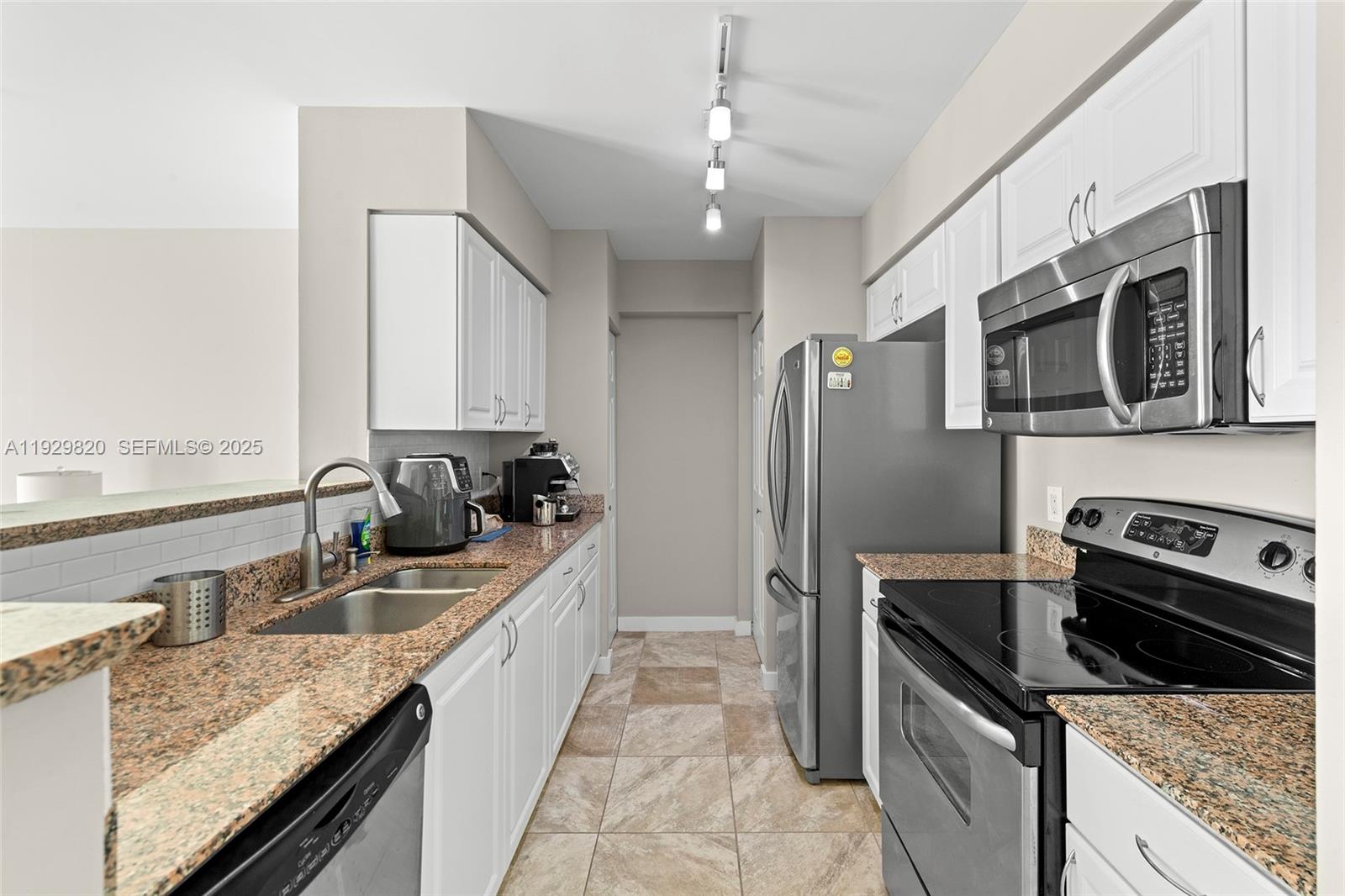 1155 Brickell Bay Dr #2605, Miami FL 33131