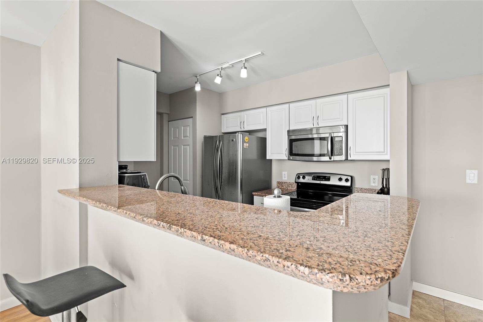 1155 Brickell Bay Dr #2605, Miami FL 33131