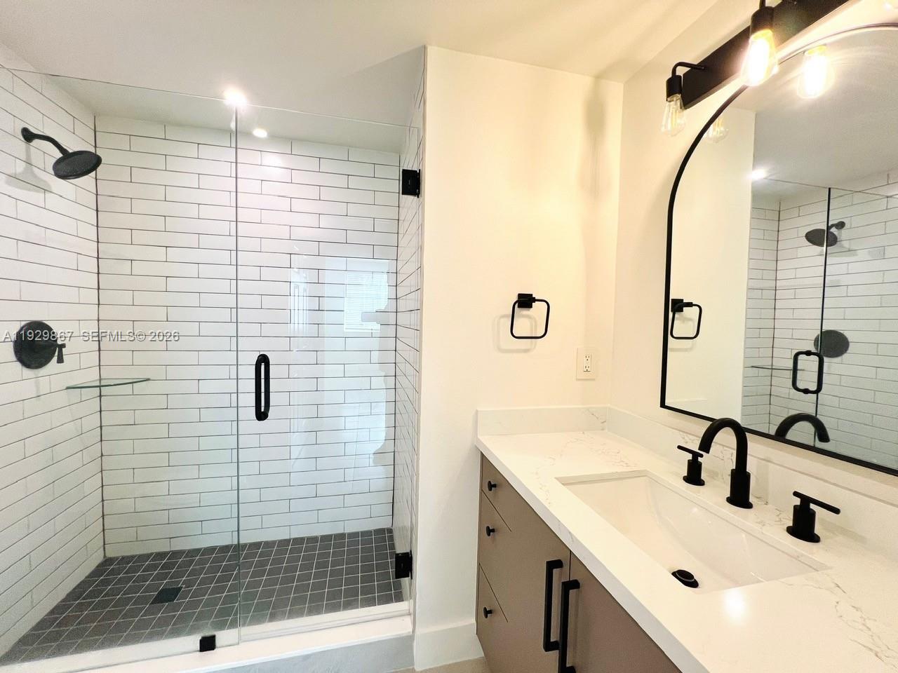 8000 N Nob Hill Rd #204, Tamarac FL 33321