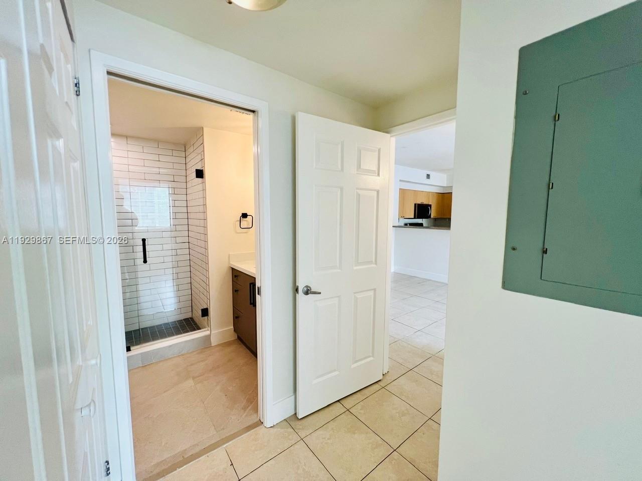 8000 N Nob Hill Rd #204, Tamarac FL 33321