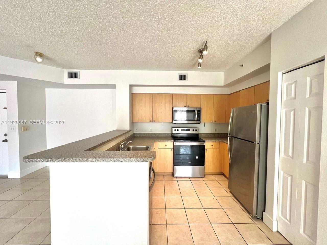 8000 N Nob Hill Rd #204, Tamarac FL 33321