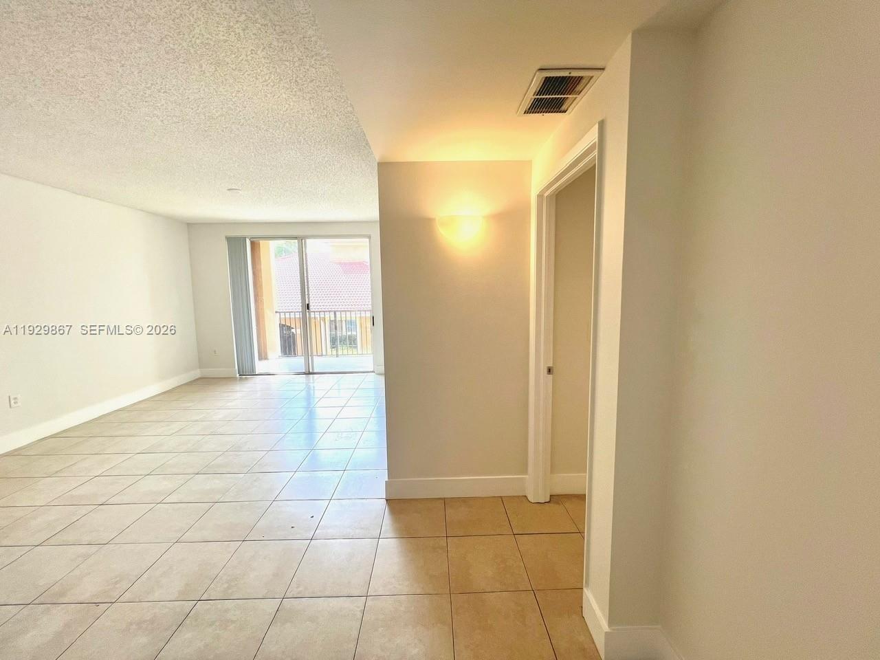 8000 N Nob Hill Rd #204, Tamarac FL 33321