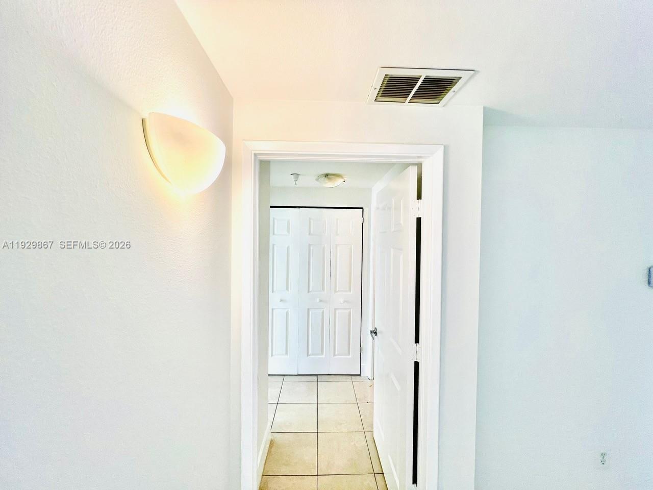 8000 N Nob Hill Rd #204, Tamarac FL 33321