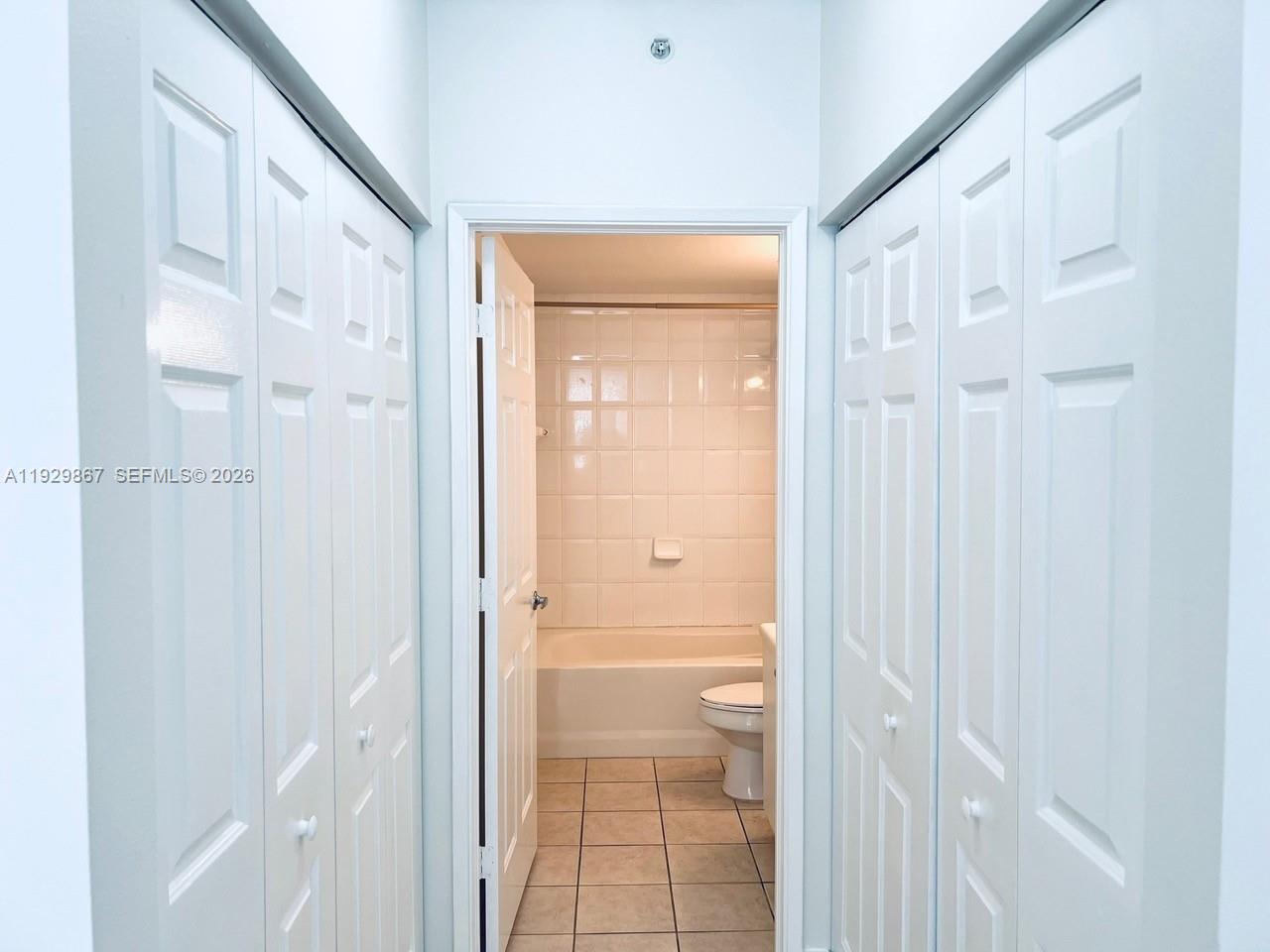 8000 N Nob Hill Rd #204, Tamarac FL 33321