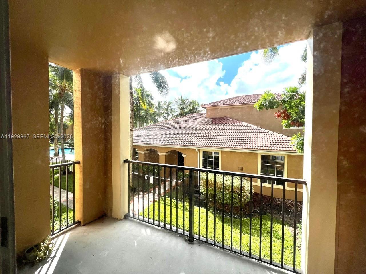 8000 N Nob Hill Rd #204, Tamarac FL 33321