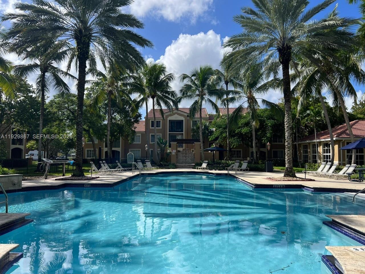 8000 N Nob Hill Rd #204, Tamarac FL 33321