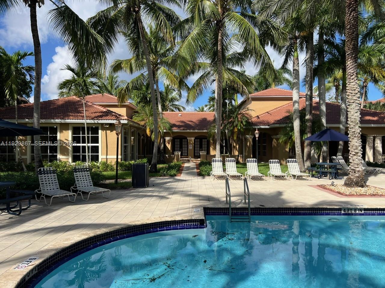 8000 N Nob Hill Rd #204, Tamarac FL 33321