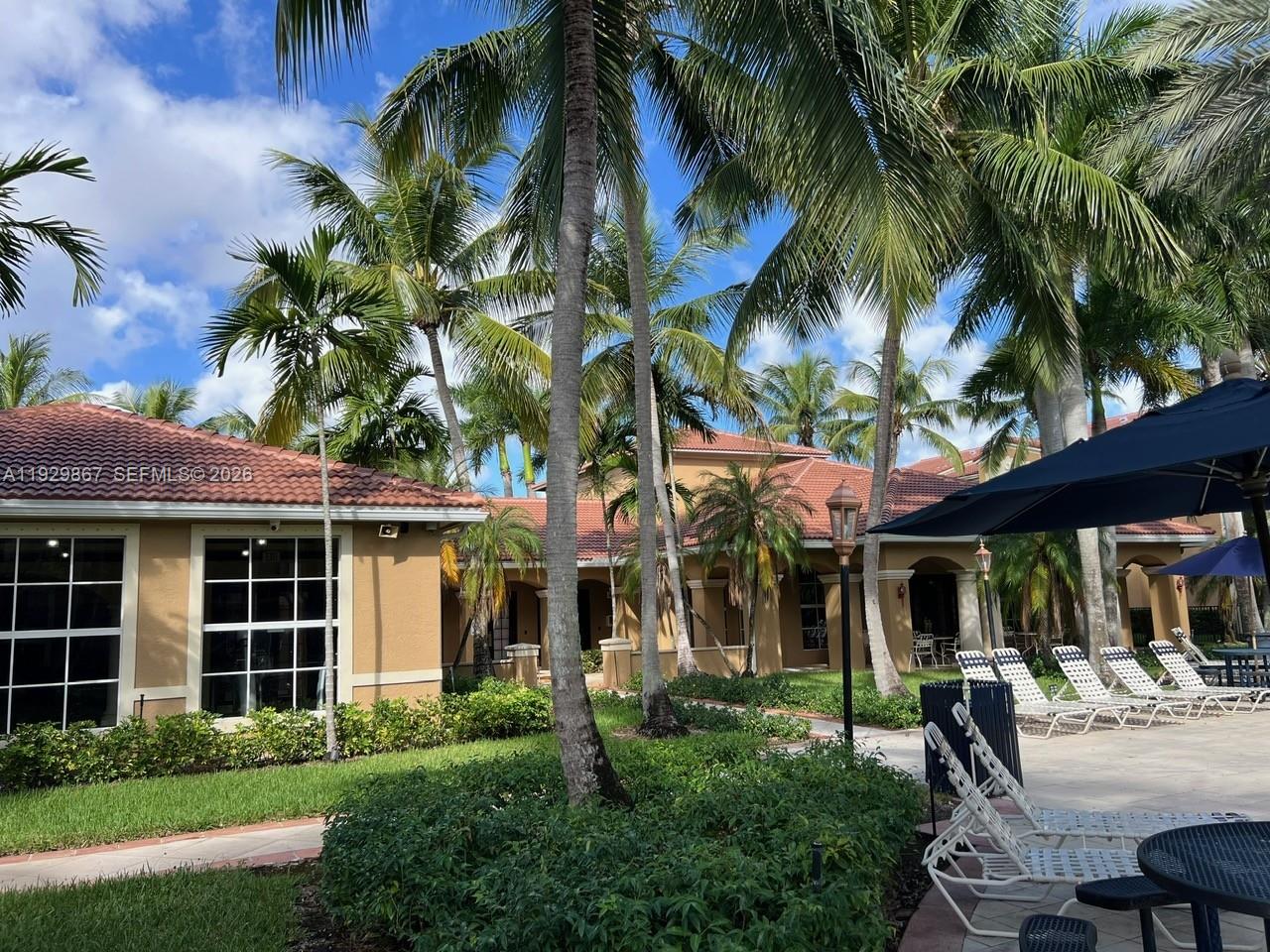 8000 N Nob Hill Rd #204, Tamarac FL 33321