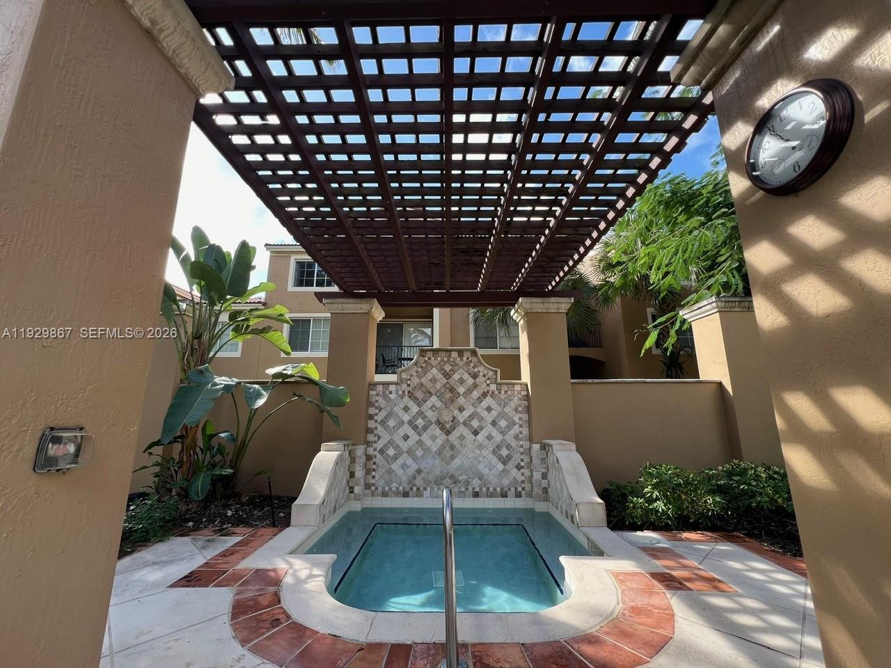 8000 N Nob Hill Rd #204, Tamarac FL 33321