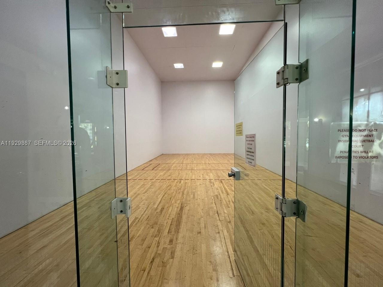8000 N Nob Hill Rd #204, Tamarac FL 33321