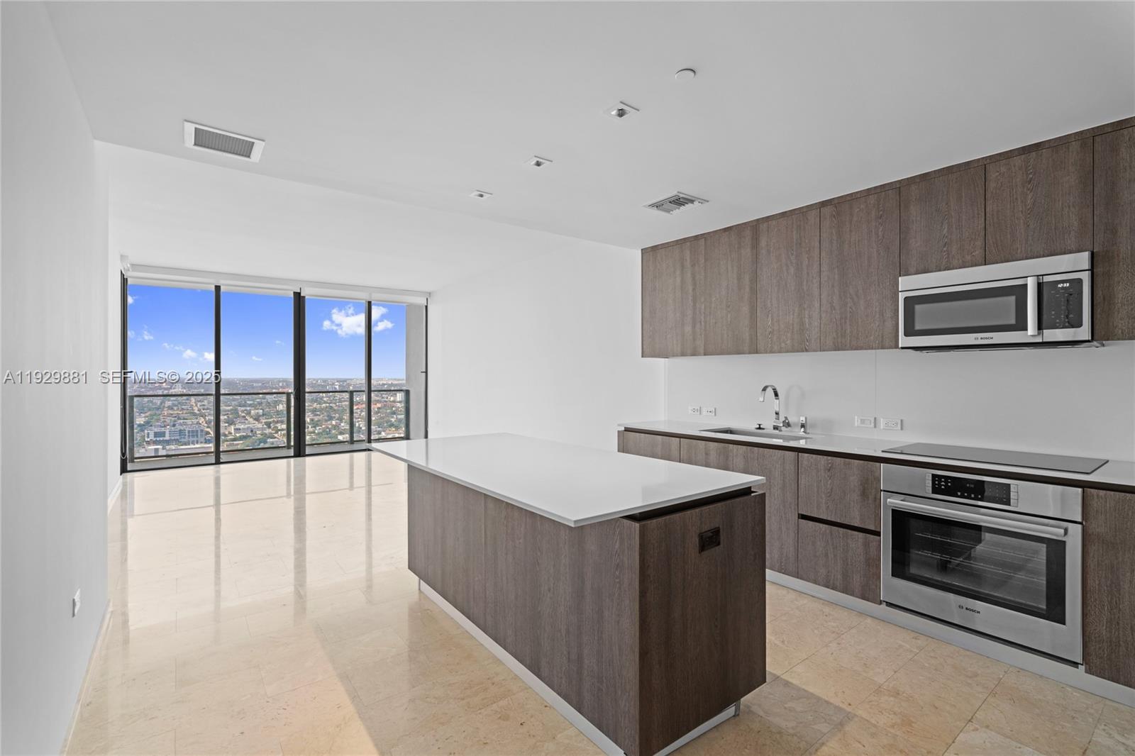 88 SW 7th St #3608, Miami FL 33130
