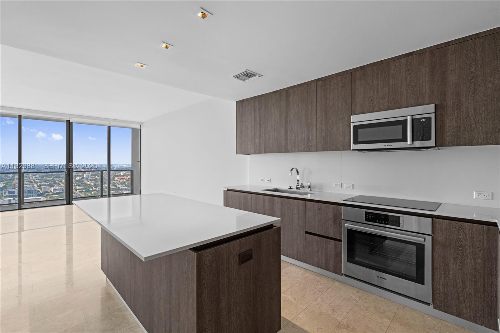 88 SW 7th St #3608, Miami FL 33130