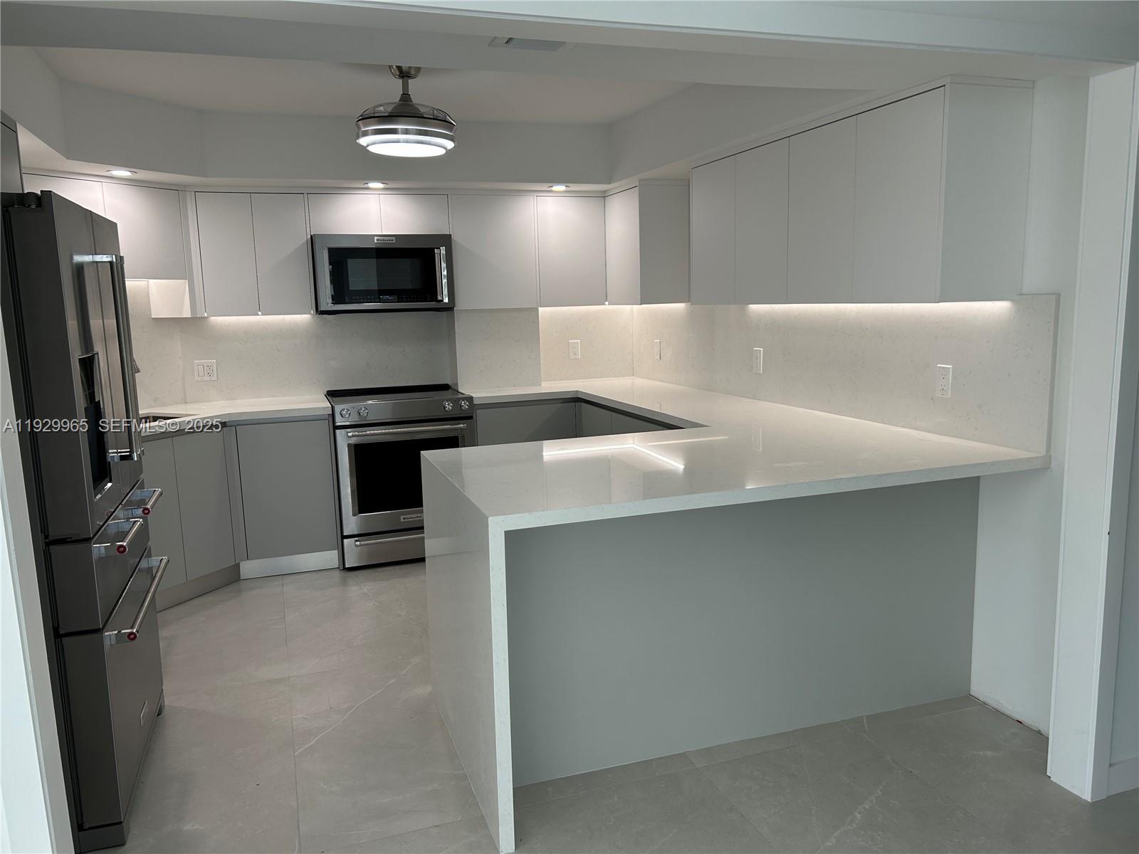 177 Ocean Lane Dr #715, Key Biscayne FL 33149