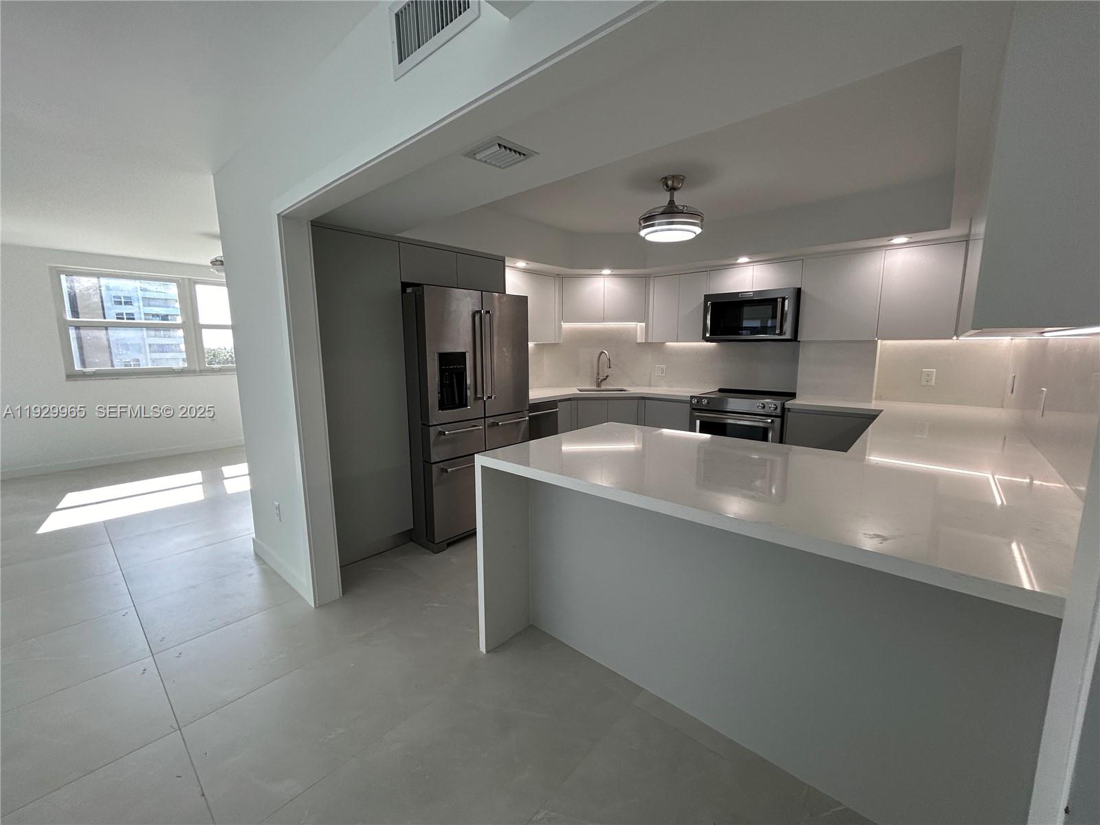 177 Ocean Lane Dr #715, Key Biscayne FL 33149