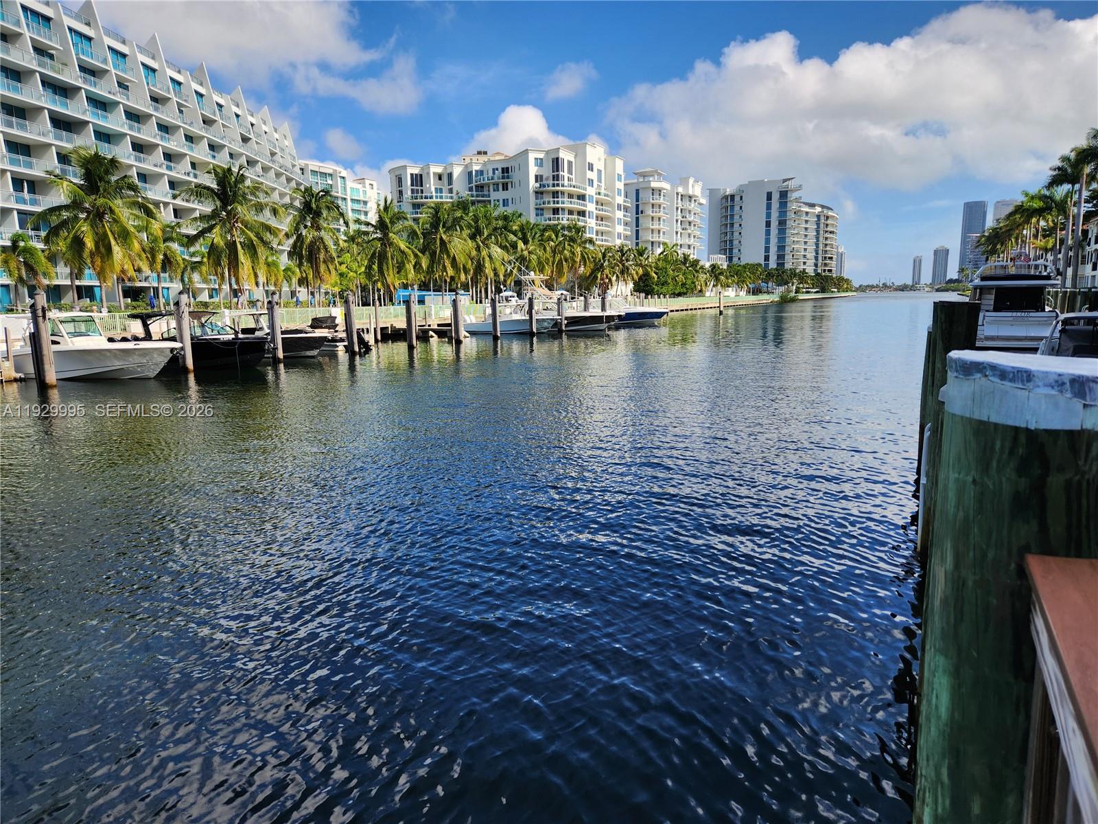 3001 NE 185th St #118, Aventura FL 33180