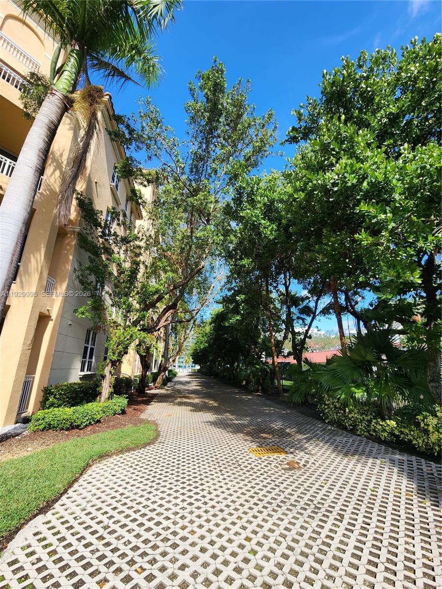 3001 NE 185th St #118, Aventura FL 33180