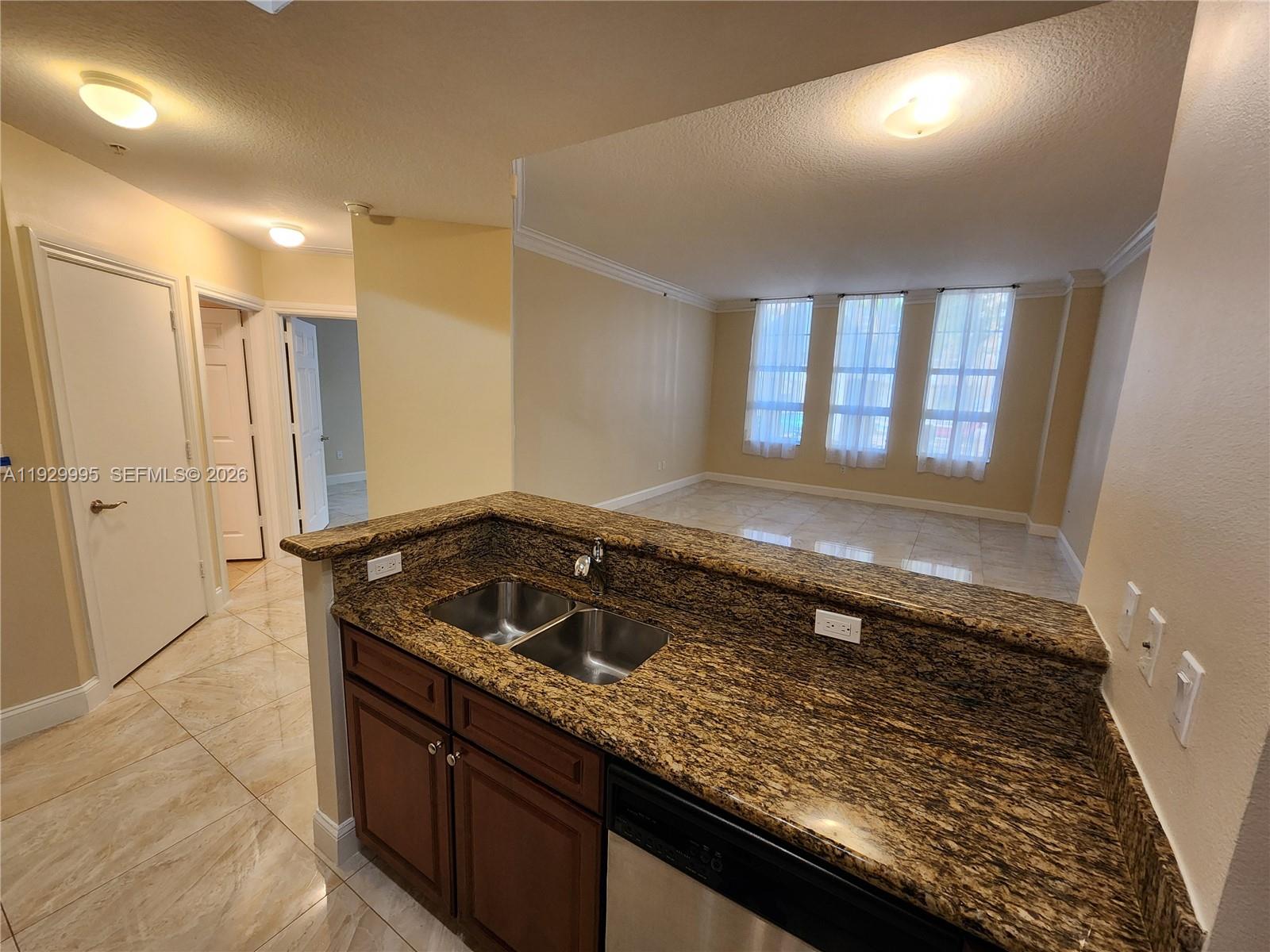3001 NE 185th St #118, Aventura FL 33180