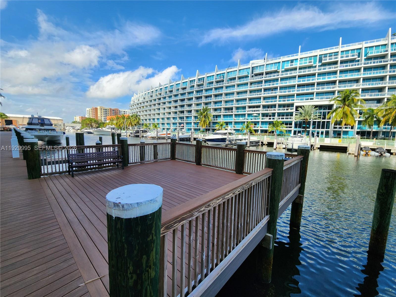 3001 NE 185th St #118, Aventura FL 33180