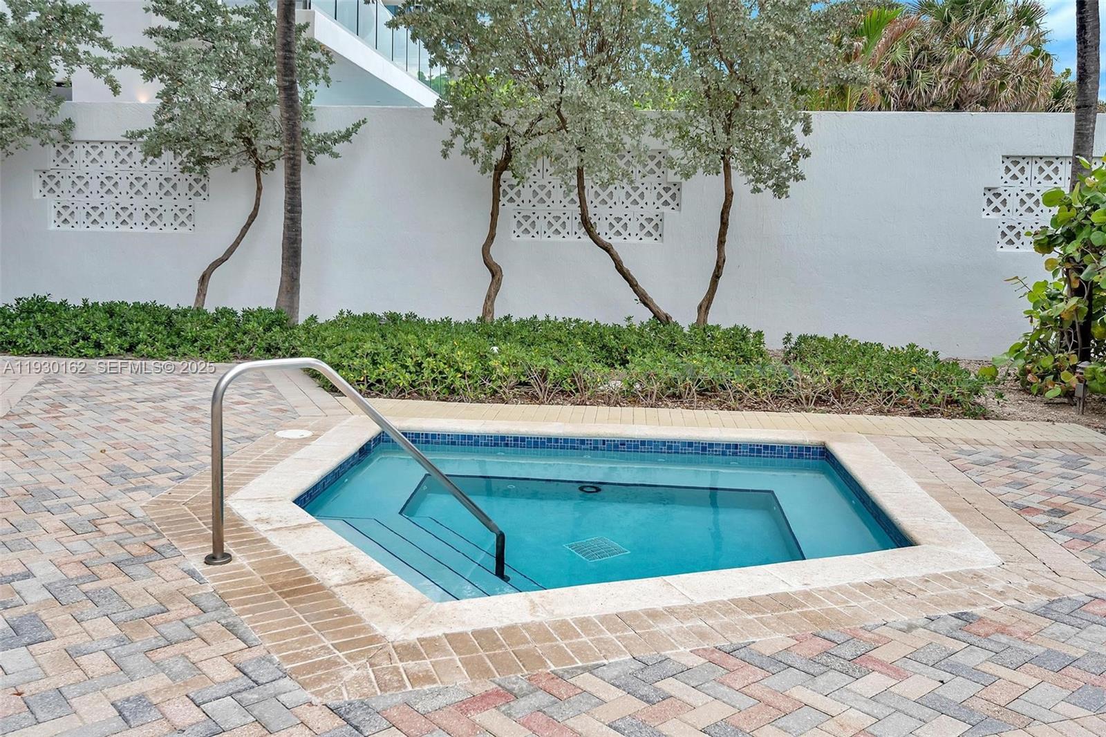 6515 Collins Ave #1110, Miami Beach FL 33141