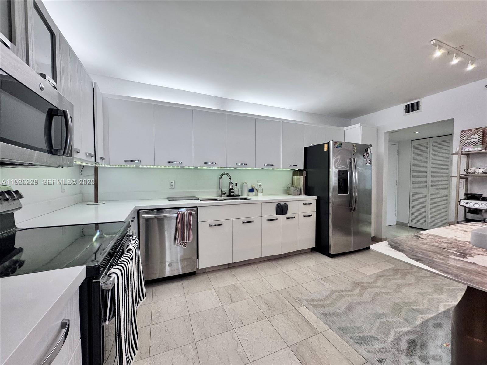8877 Collins Ave #402, Surfside FL 33154