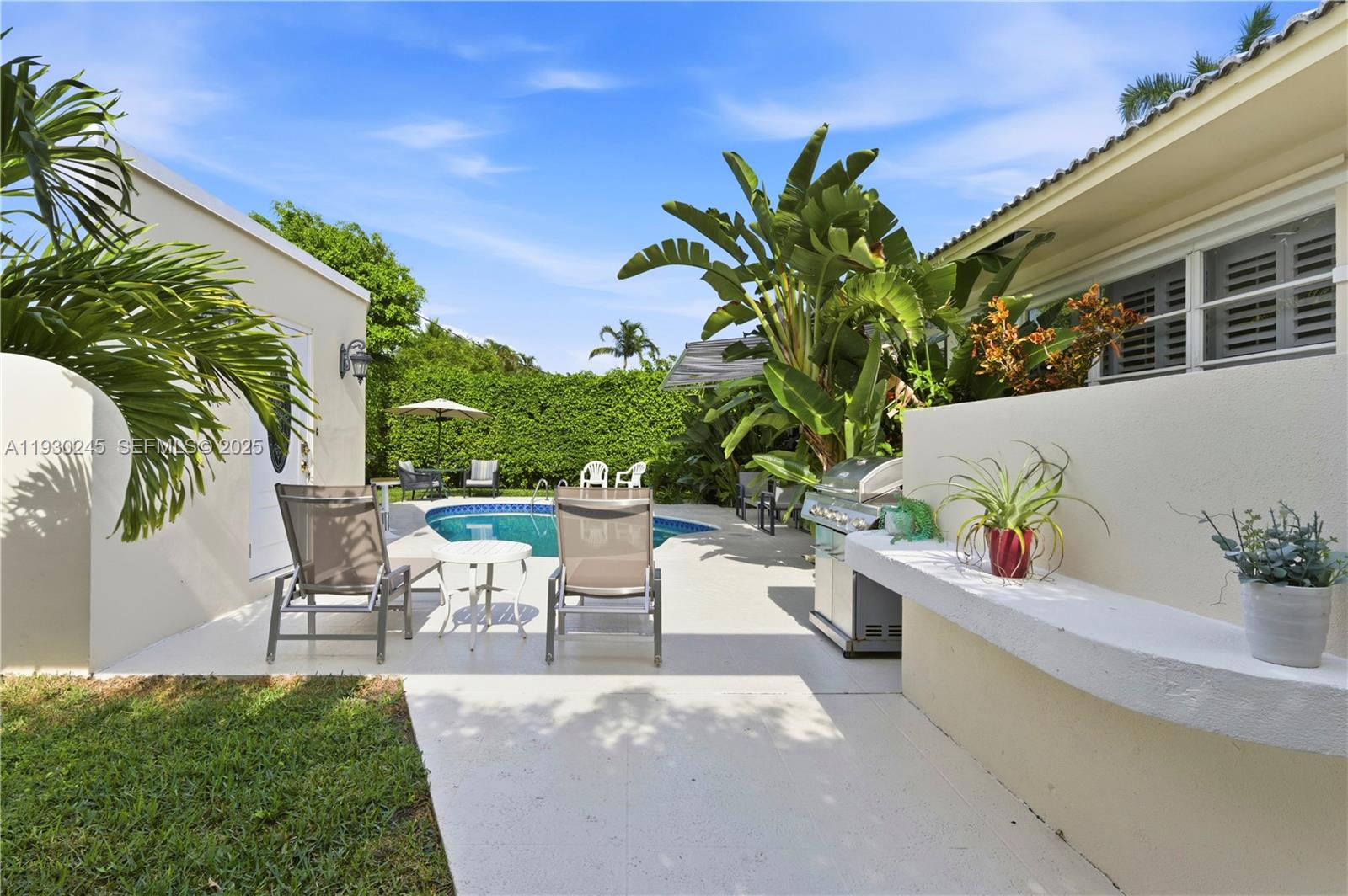 2607 Holy Cross Ln, Lake Worth FL 33460