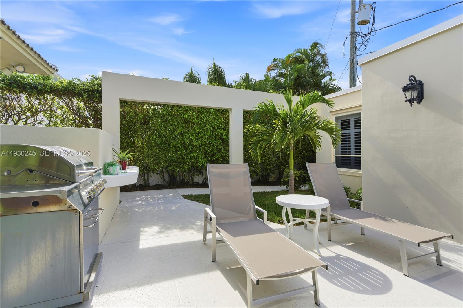 2607 Holy Cross Ln, Lake Worth FL 33460