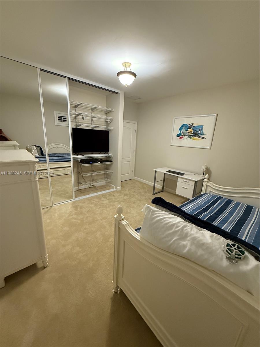 2607 Holy Cross Ln, Lake Worth FL 33460