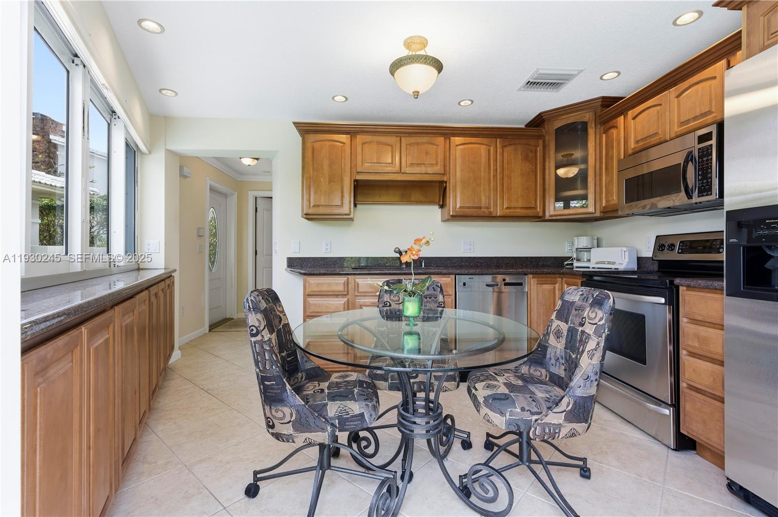 2607 Holy Cross Ln, Lake Worth FL 33460