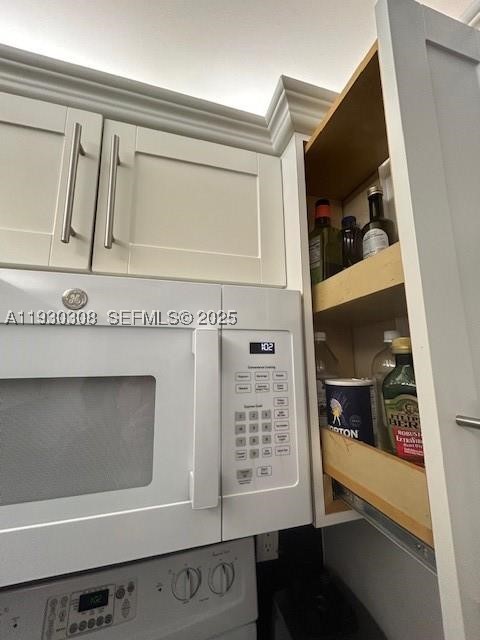 324 SE 10th St #207, Dania Beach FL 33004