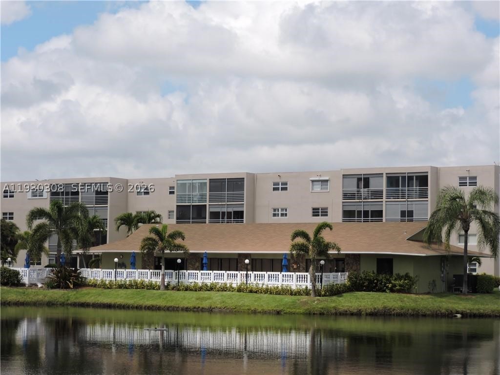 324 SE 10th St #207, Dania Beach FL 33004