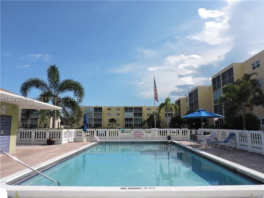 324 SE 10th St #207, Dania Beach FL 33004