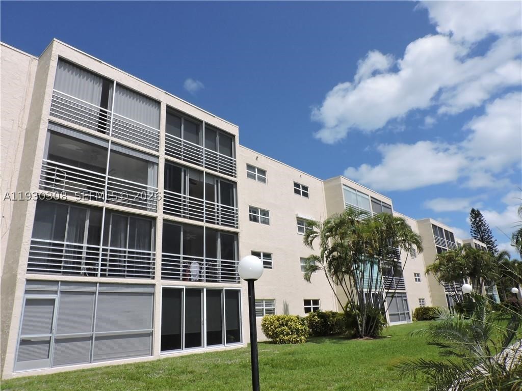 324 SE 10th St #207, Dania Beach FL 33004