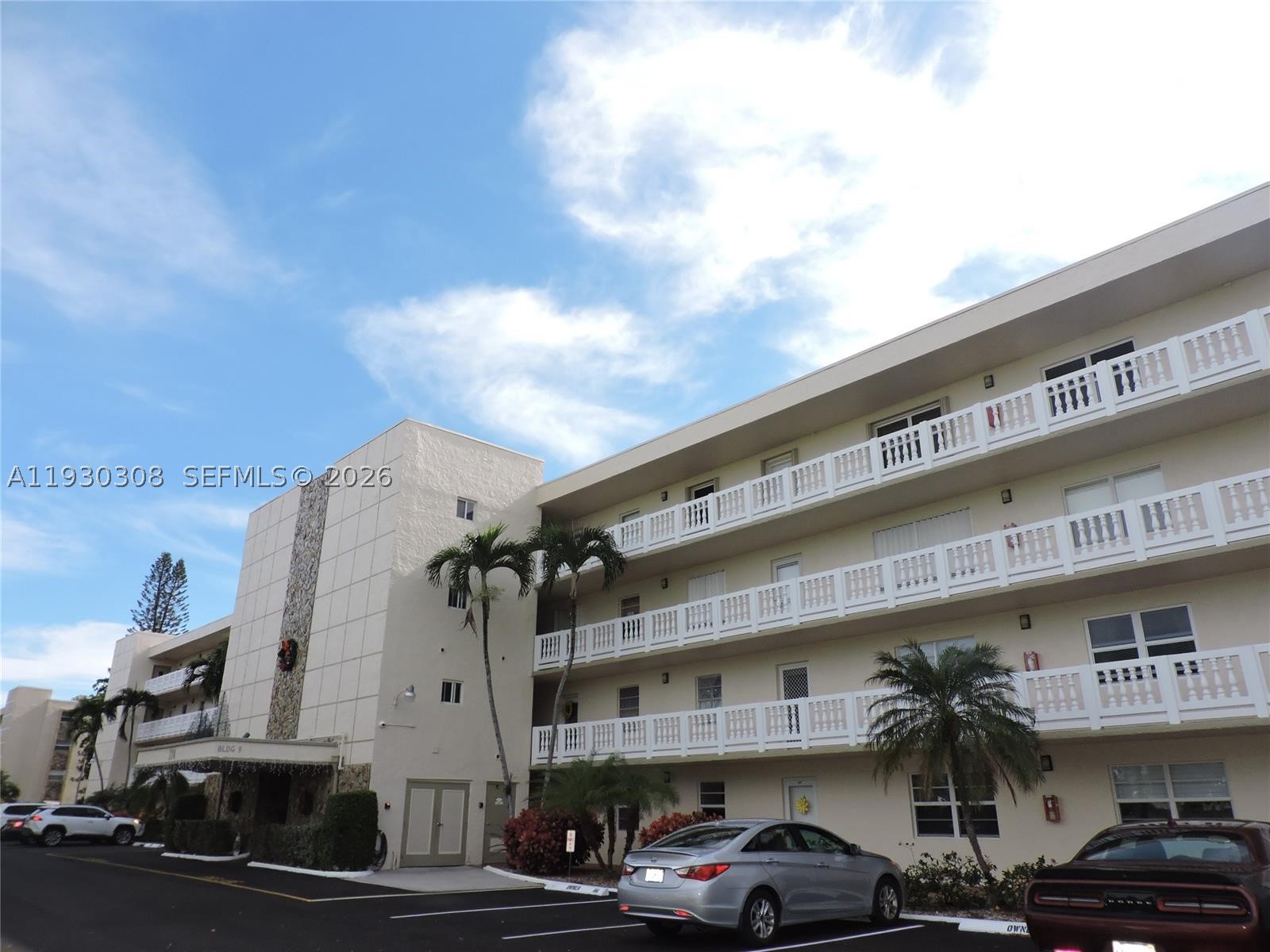 324 SE 10th St #207, Dania Beach FL 33004